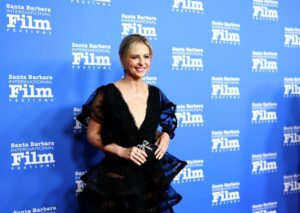 Sarah Michelle Gellar remet un award à l'acteur Brendan Fraser
